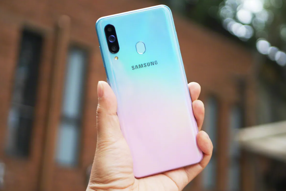 Samsung Galaxy A10: The cheapest phone here!